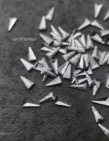 Металлический декор, треугольник матовый с граненой поверхностью серебро 3х1мм Металлический декор, треугольник матовый с граненой поверхностью серебро 3х1мм