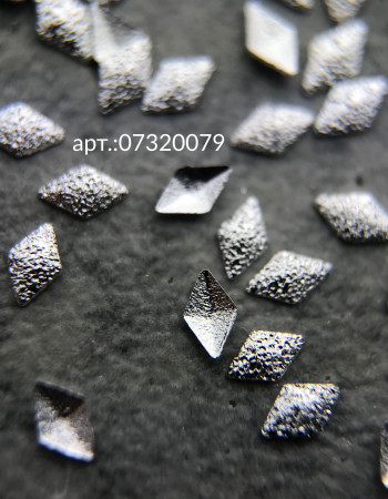 Полусферы ромбы гран.шлиф. серебро 2х3 мм Полусферы ромбы гран.шлиф. серебро 2х3 мм